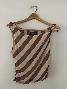 Sleeveless mesh twist top